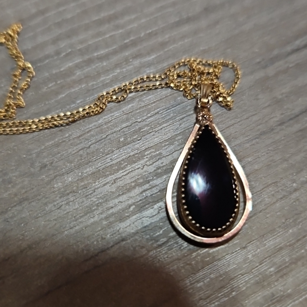 Elegant Gold and Black Teardrop Pendant Necklace, onyx